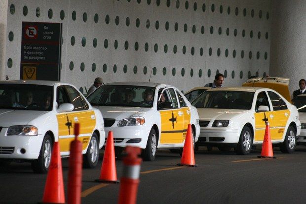 Taxi del AICM atropella y mata a peatón - taxi-apto-Jornada-