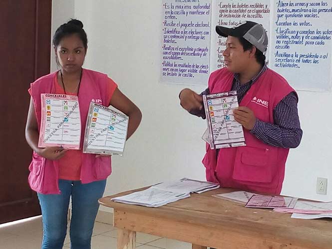 Roban material electoral en Oaxaca - 1455904