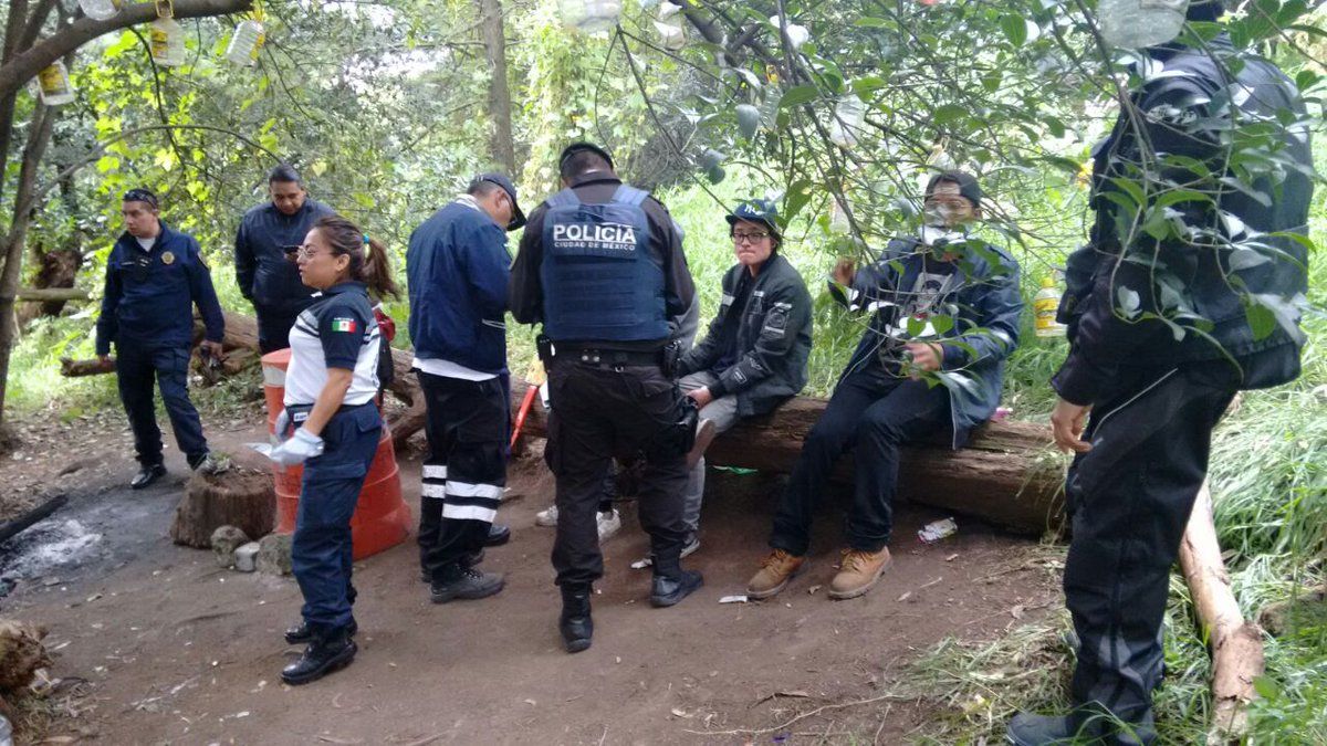 Rescatan a jóvenes que cayeron a barranco en Chapultepec - Barranca-Chapultepec-2