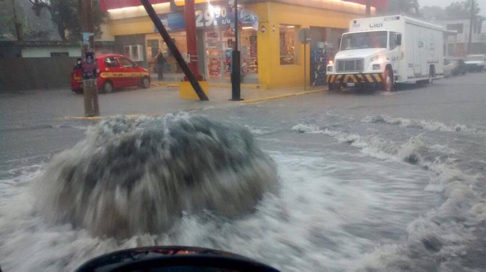 Video: Tamaulipas bajo el agua por fuertes lluvias - 14947443_10211060895542166_102833869491519852_n-1