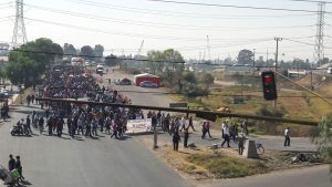 Sindicato de la Autónoma de Chapingo bloquea la Texcoco-Lechería - López Dóriga Digital