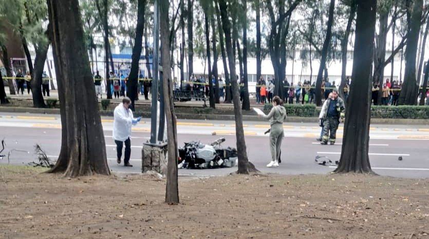 Motociclista Atropella A Mujer En CDMX Y Muere Tras Chocar Contra Taxi