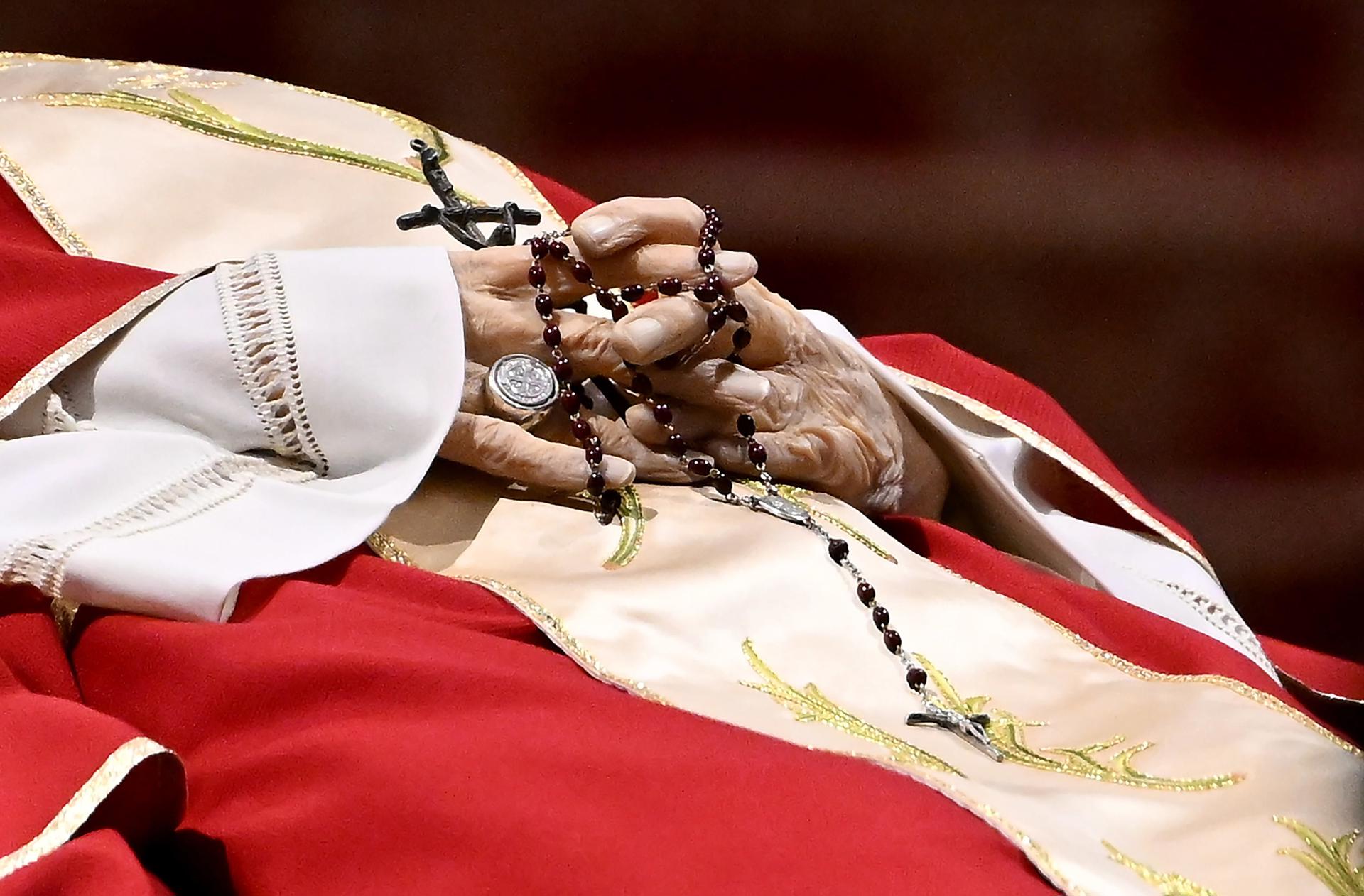 Benedicto Xvi Ser Enterrado En La Antigua Tumba De Juan Pablo Ii