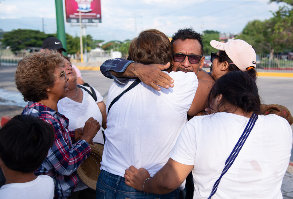 Liberan a los 16 trabajadores secuestrados de la Secretaría de