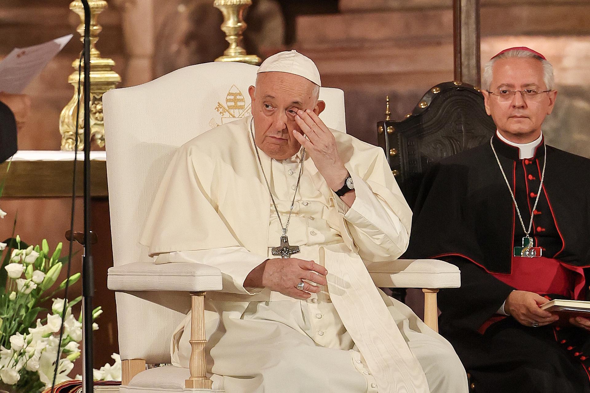 Papa Francisco pide purificación a Iglesia de Portugal y escuchar a