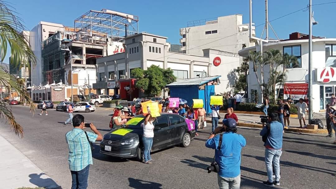 Video Bloquean La Costera Miguel Alem N De Acapulco Por Desaparici N