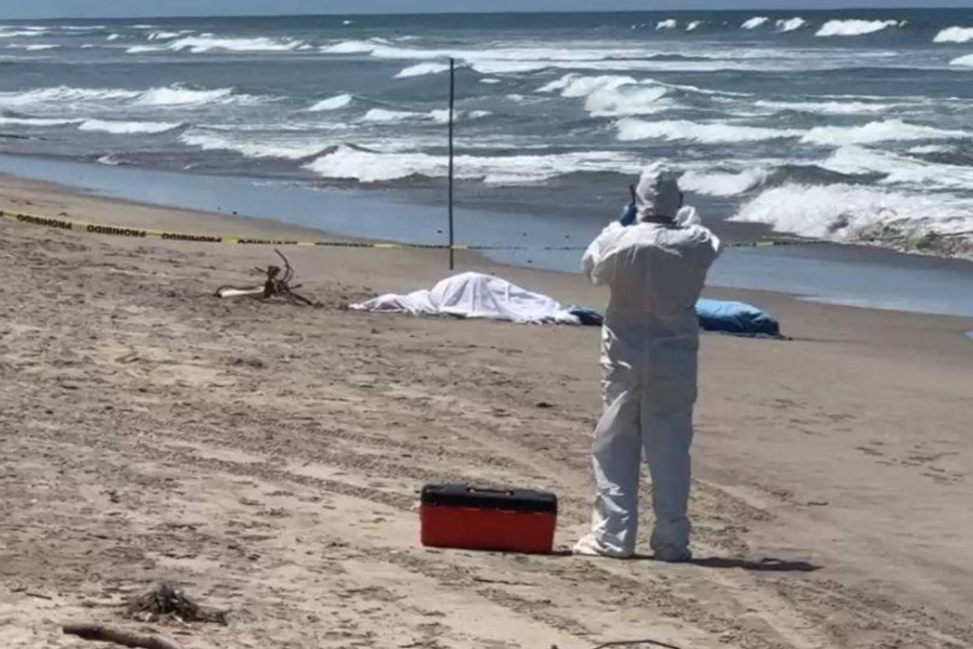 Hallan Dos Cuerpos Atados En Playa Revolcadero De Acapulco Guerrero