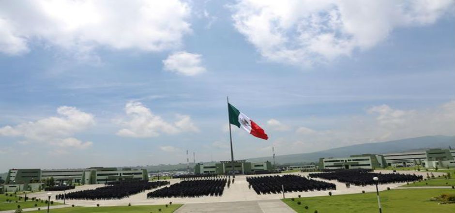 El presidente Enrique Peña Nieto abandera a la División de Gendarmería El presidente Enrique Peña Nieto abandera a la División de Gendarmería