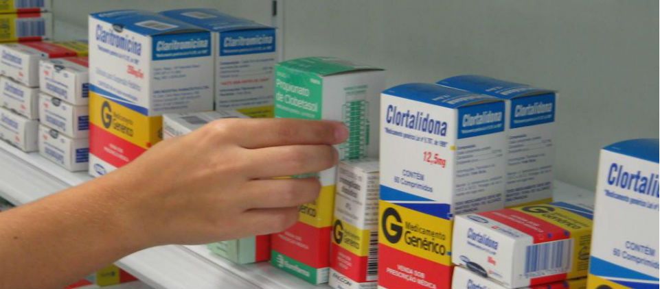 Baja en 2 años hasta 80 por ciento el precio de los medicamentos