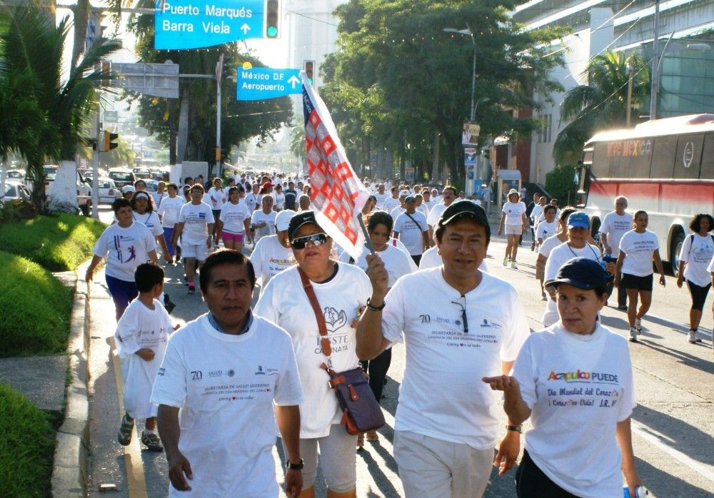 Acapulqueños realizan caminata por el Día Mundial del Corazón Acapulqueños realizan caminata por el Día Mundial del Corazón