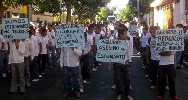 Publican lista de los 57 normalistas desaparecidos Publican lista de los 57 normalistas desaparecidos