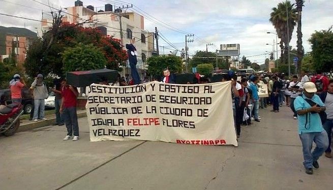 Marchan normalistas en Chilpancingo por compañeros desaparecidos Marchan normalistas en Chilpancingo por compañeros desaparecidos