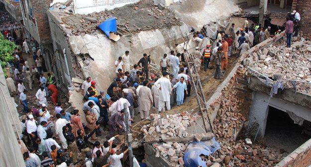 Asciende a 24 los muertos tras derrumbe de mezquita en Pakistán Asciende a 24 los muertos tras derrumbe de mezquita en Pakistán