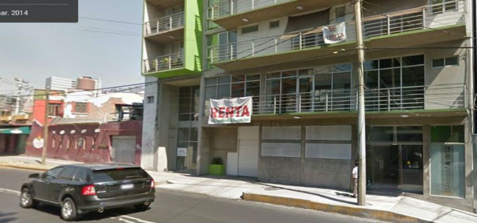 Automóvil cae de elevador en edificio de la Del Valle