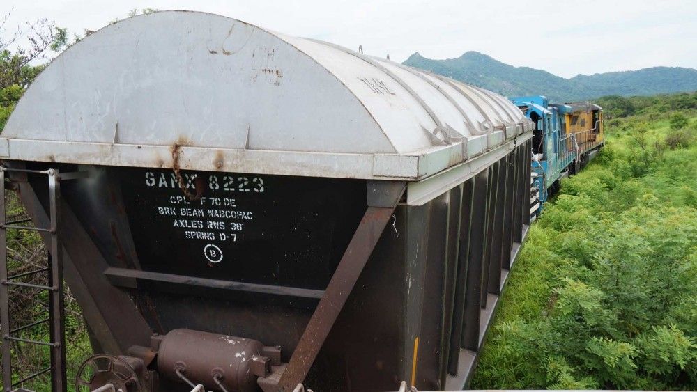 Migrantes ya no montan a “La bestia” para atravesar la frontera sur