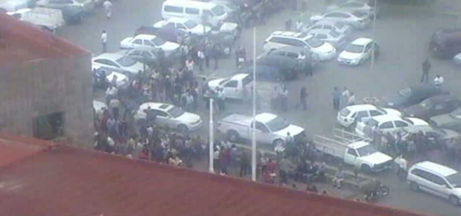 Desalojan oficinas municipales de San Luis Potosí por fuga de amoniaco