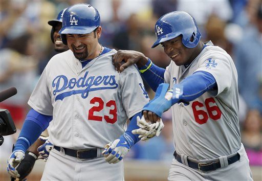 Adrián González conecta 2 HR y es líder de impulsadas en Las Mayores