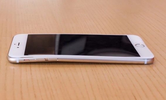 “Raro” que el iPhone 6 Plus se doble: Apple