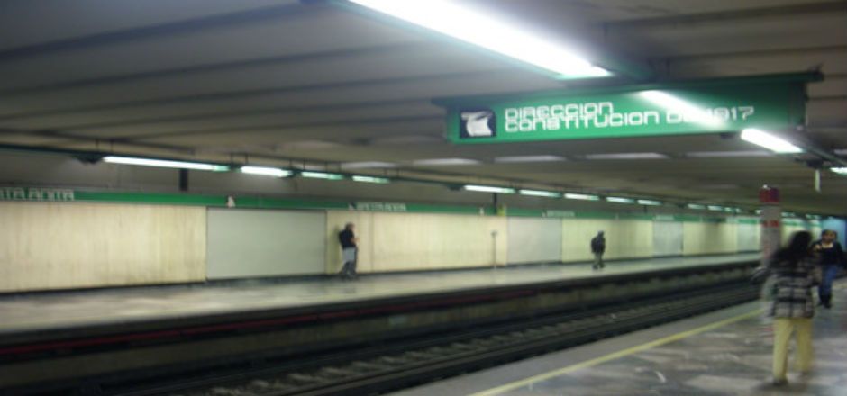 Falla mecánica en línea 8 provoca desalojo de tren Falla mecánica en línea 8 provoca desalojo de tren