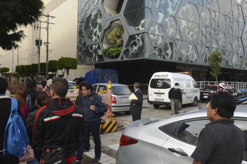 Reciben formal prisión los tres asaltantes de tienda Liverpool en DF Reciben formal prisión los tres asaltantes de tienda Liverpool en DF