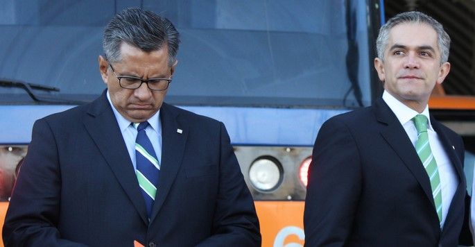 Mancera defiende a director del Metro