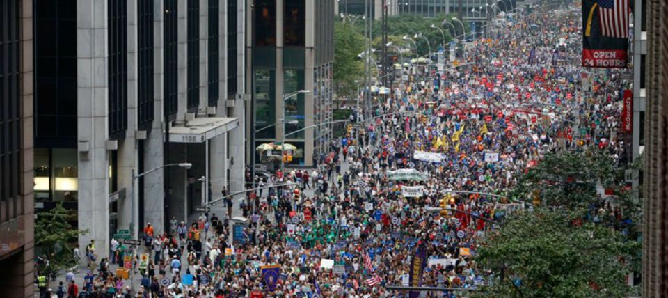 Marchan miles por el clima en el mundo