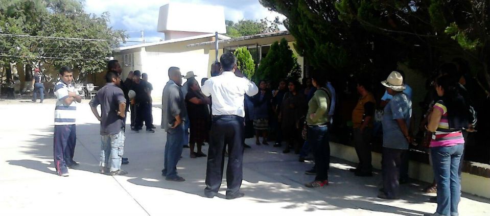 Retenidos 12 maestros de la Sección 22 en San Pedro Mártir, Oaxaca