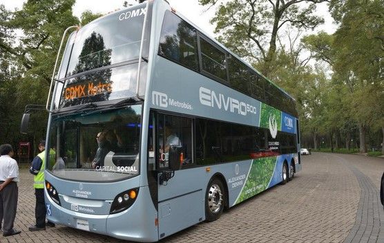 Presentan camiones de dos pisos para Metrobus