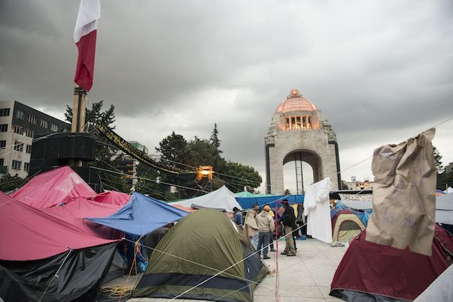 CNTE hace quebrar 90 negocios cercanos al Monumento a la Revolución