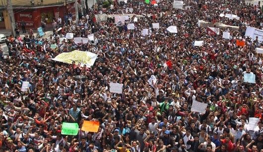 Estudiantes del IPN cierran Circuito Interior