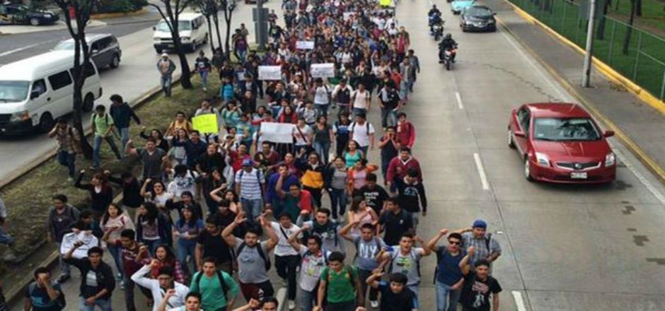 Protestan estudiantes del IPN contra plan de estudios