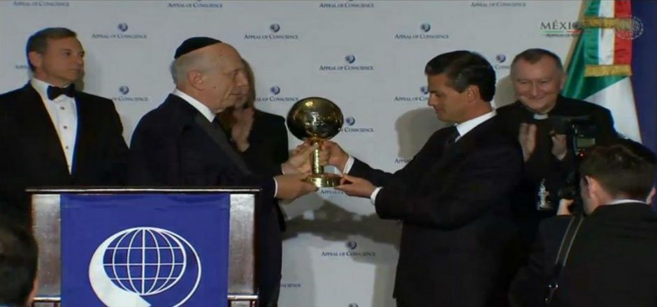 Recibe Peña Nieto Premio Estadista Mundial 2014