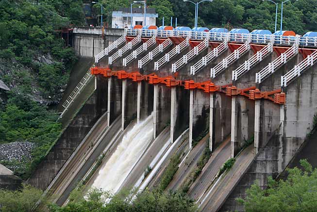 Abren compuertas de la Presa de La Boca por lluvias
