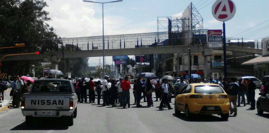 Continúan bloqueos de la sección 22