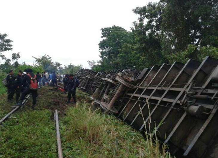 Tren de carga descarrila en Tabasco