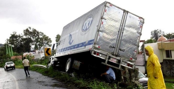 Choque en Michoacán deja un muerto