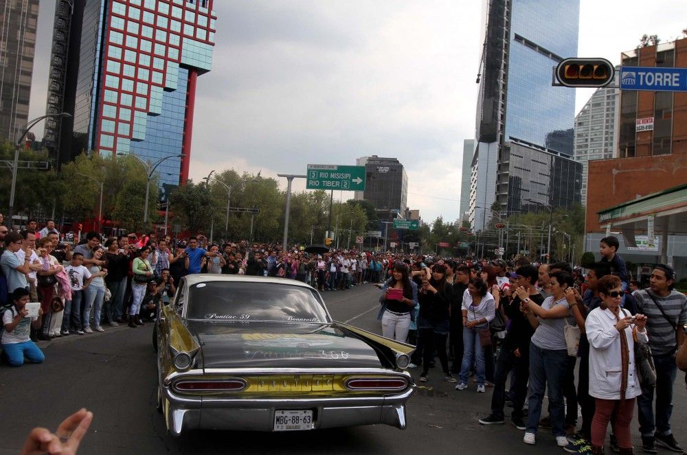 Gana récord desfile de autos clásicos en la Ciudad de México Gana récord desfile de autos clásicos en la Ciudad de México