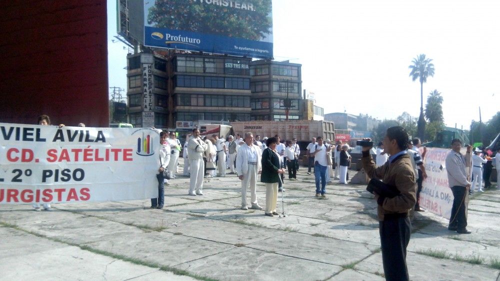 Vecinos de Satélite protestan en Las Torres por obras de Viaducto Bicentenario