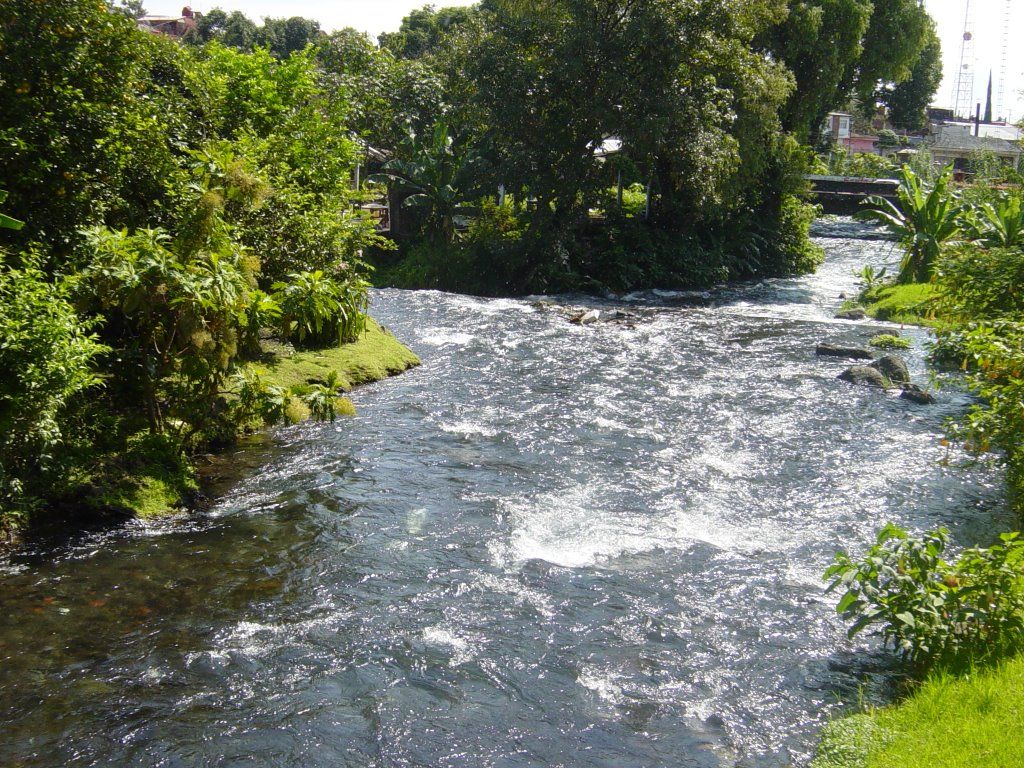 Hallan cadáver en el Río Chiquito de Morelia