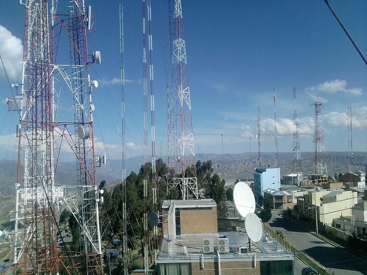 Asambleistas piden prohibir antenas en zonas habitacionales Asambleistas piden prohibir antenas en zonas habitacionales