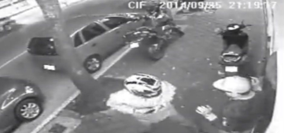 Cámara de seguridad muestra asalto en calles del DF