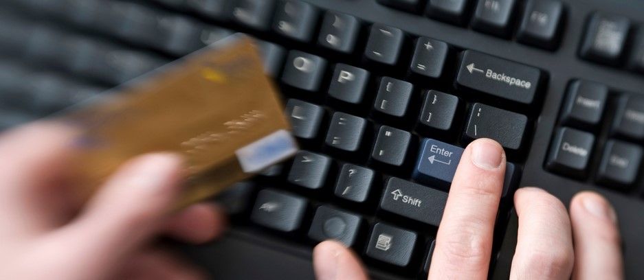 Le depositan por error 2.4 mdp y se los roba