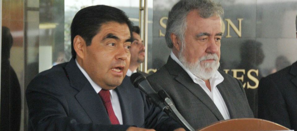 Senadores perredistas piden la renuncia de Aguirre Senadores perredistas piden la renuncia de Aguirre