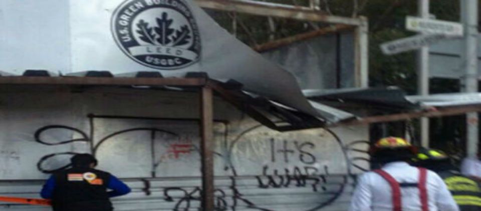 ¡Cayó una viga en Reforma!