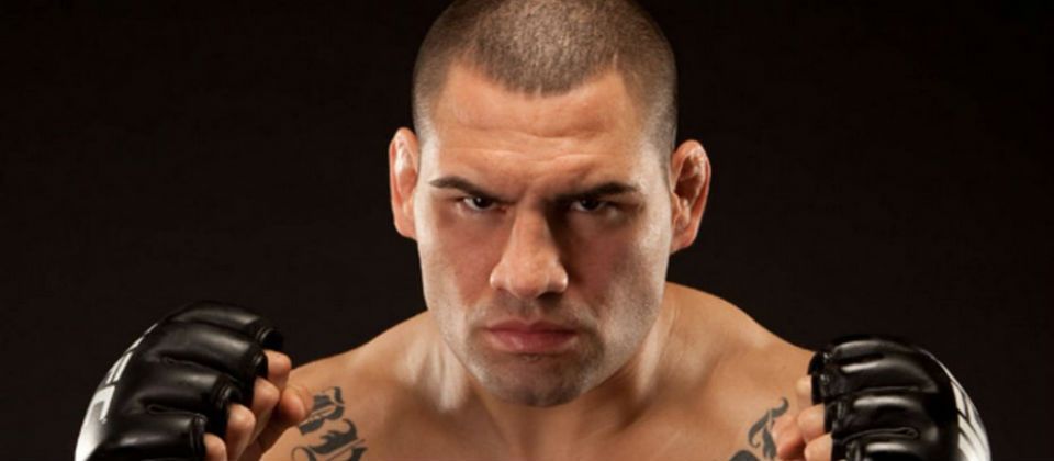 Cain Velasquez no peleará en México por lesión
