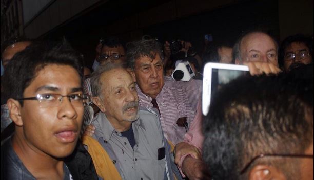 Agreden a Cuauhtemoc Cárdenas durante marcha Agreden a Cuauhtemoc Cárdenas durante marcha