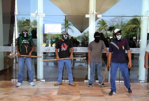 Ayuntamiento de Acapulco fue tomado por la CETEG