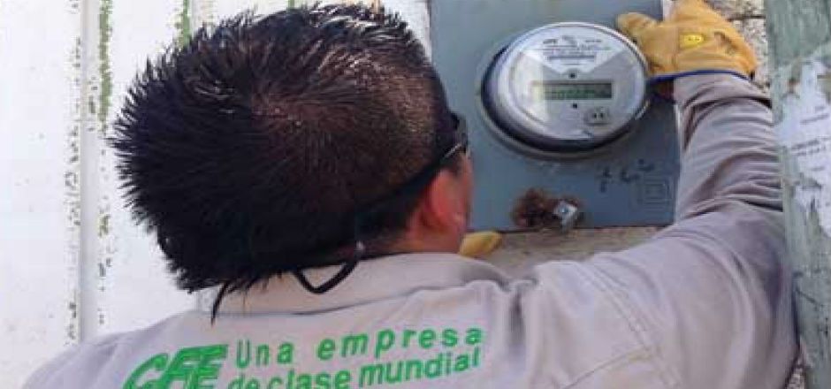 Detienen a cinco supuestos trabajadores de CFE