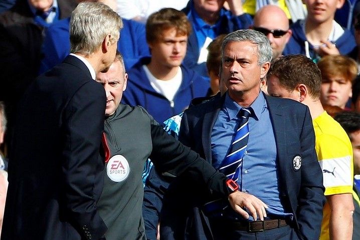 Wenger no se arrepiente por empujón al técnico del Chelsea