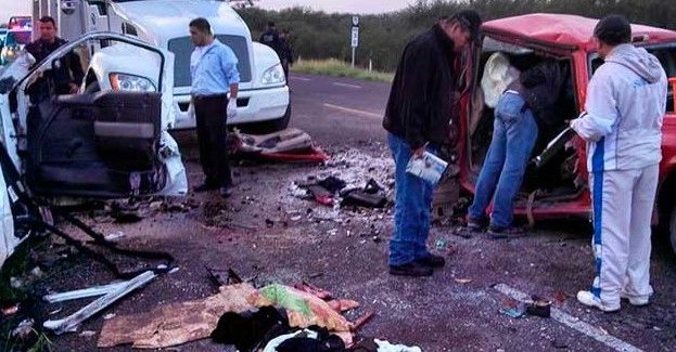 Choque en San Luis Potosí deja 10 muertos Choque en San Luis Potosí deja 10 muertos